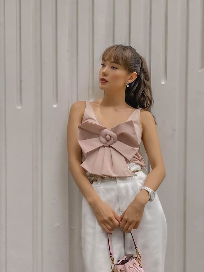 Phong cách sao Việt: Hòa Minzy khoe lưng ong, Diễm My 9X eo nhỏ xíu