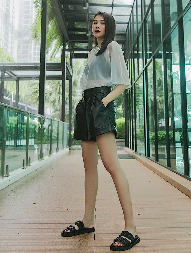 Phong cách sao Việt: Hòa Minzy khoe lưng ong, Diễm My 9X eo nhỏ xíu