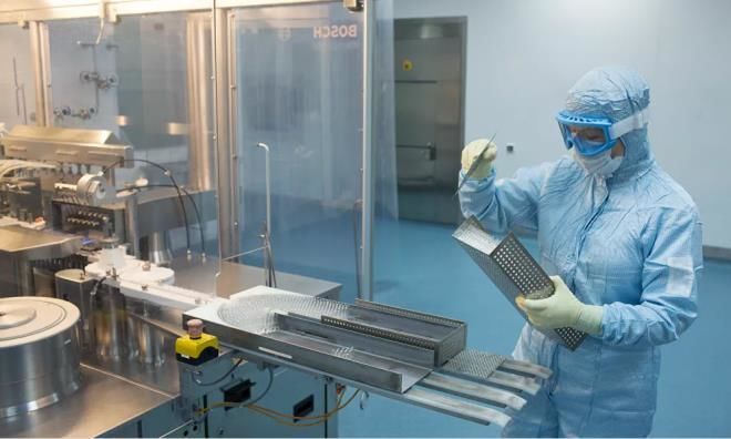 Cận cảnh bên trong nhà máy sản xuất vaccine Covid-19 đầu tiên của Nga