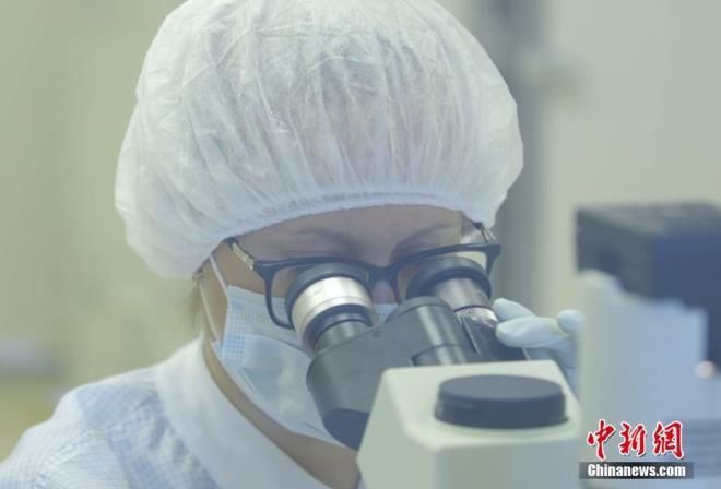 Cận cảnh bên trong nhà máy sản xuất vaccine Covid-19 đầu tiên của Nga
