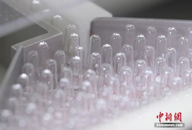 Cận cảnh bên trong nhà máy sản xuất vaccine Covid-19 đầu tiên của Nga