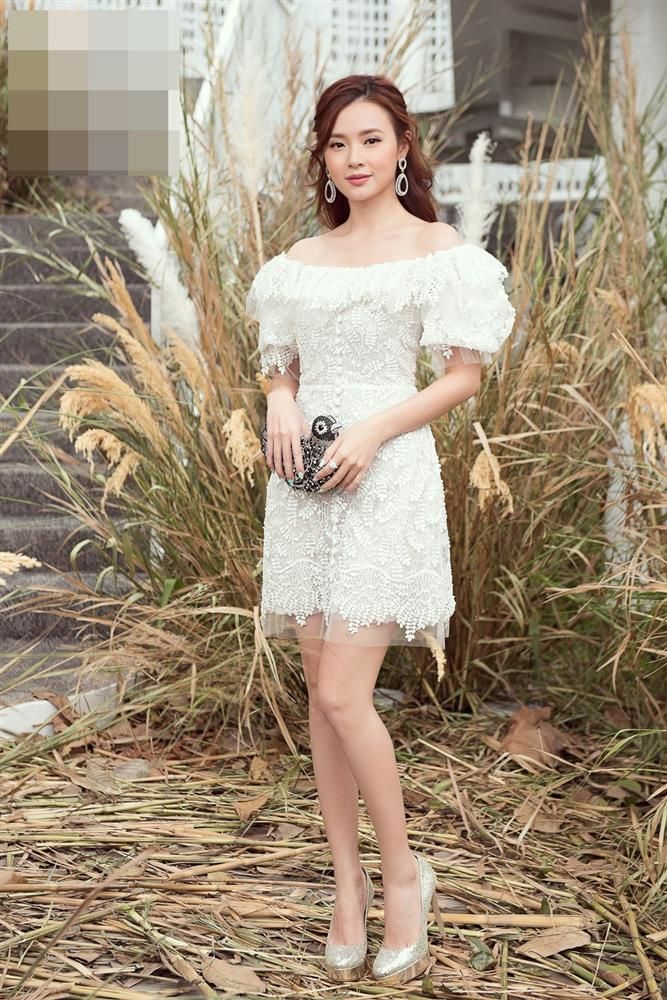 Đọ style 2 mỹ nhân Vbiz là giảng viên đại học: Midu nữ tính, ngọt ngào