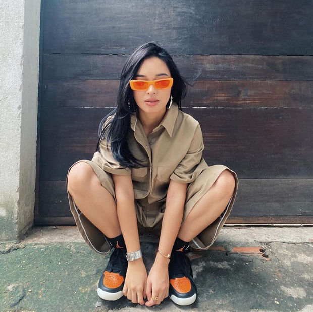 Badboy nhà người ta Binz lộ giày đôi với Châu Bùi