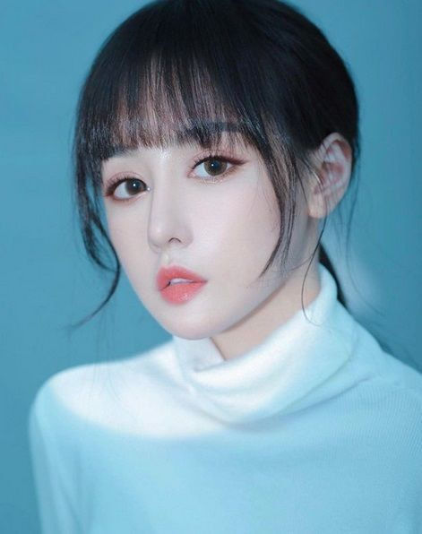 Bạn gái Karik bị soi photoshop ảnh quá tay, mất luôn đầu gối