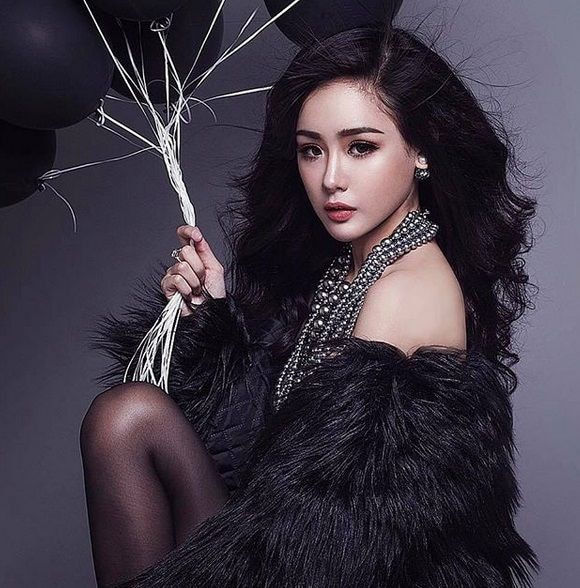 Bạn gái Karik bị soi photoshop ảnh quá tay, mất luôn đầu gối