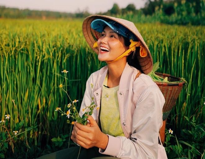Sao Việt sở hữu mặt mộc đáng ngưỡng mộ: H'Hen Niê vẫn rạng ngời