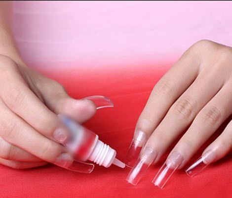 Bé trai 18 tháng tuổi bị bỏng phải ghép da, nguyên nhân vì lọ keo dán