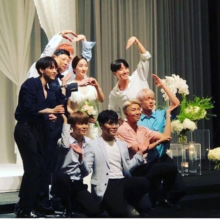 Idol đi dự đám cưới: Mặc đơn giản nhưng vẫn nổi bần bật nhờ nhan sắc