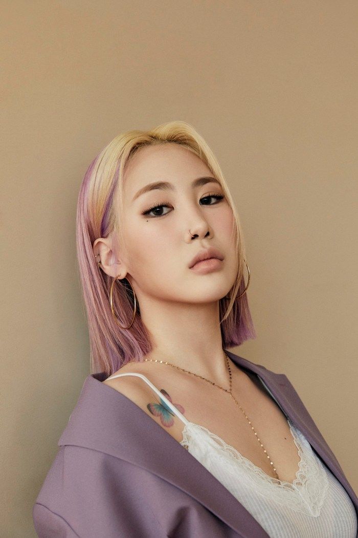 Bi hài yêu sách của fan: Idol phải “ế, xin tiền idol mua điện thoại