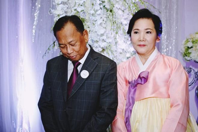 Bố ruột Hari Won: Là người gốc Việt, từng rời khỏi tiệc cưới con gái