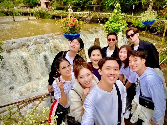 Bố ruột Hari Won: Là người gốc Việt, từng rời khỏi tiệc cưới con gái
