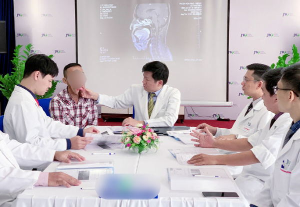 Ca đại phẫu tái tạo dung nhan cho chàng trai mặt bị biến dạng