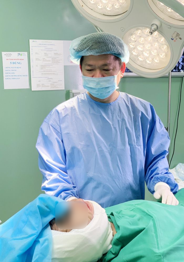Ca đại phẫu tái tạo dung nhan cho chàng trai mặt bị biến dạng