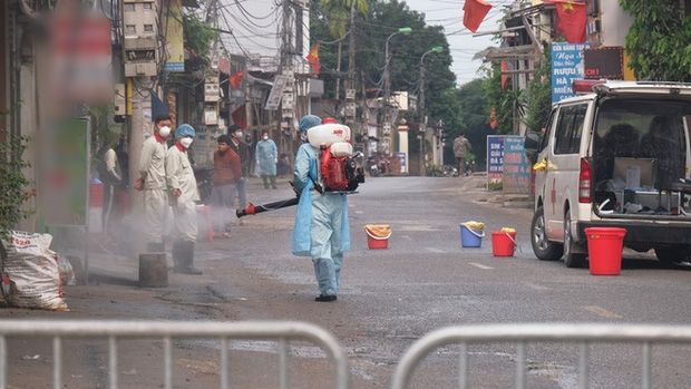 Hai bà cháu mắc Covid-19: Bà bán tạp hóa, cháu tiếp xúc nhiều người