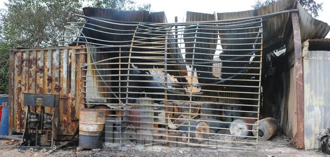 Hải Phòng: Xe bồn chứa xăng bốc cháy, lan ra kho bãi chế biến dầu thải
