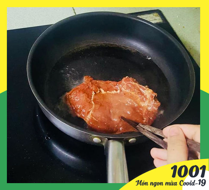 Chỉ cần chiên sơ trước khi nấu, sườn sẽ mềm tơi, ướt mọng ai cũng thèm
