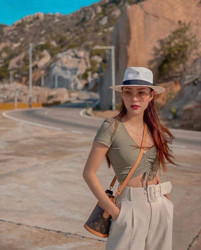 Vừa diện croptop vừa nhảy mạnh, Chi Pu bỗng mắc lỗi hớ hênh