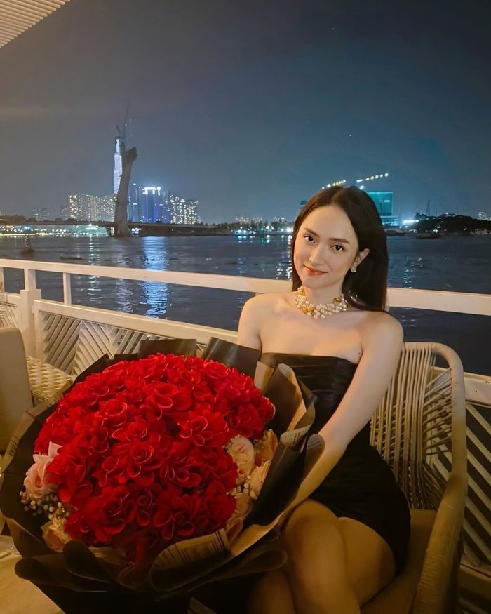 Kỷ niệm 2 tháng hẹn hò, Hương Giang gây sốt khi diện set đồ cả tỷ đồng