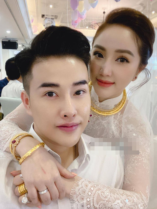 Âu Hà My, Võ Hạ Trâm vàng đeo trĩu cổ trong ngày cưới