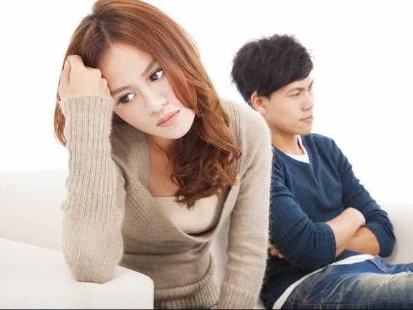 Bị chồng dỗi cả tháng, vợ “giận tím người” khi biết do mình…tô son kỹ