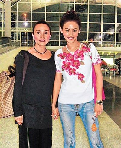 Có con gái nổi tiếng, mẹ ruột Trương Bá Chi vẫn làm tài xế công nghệ