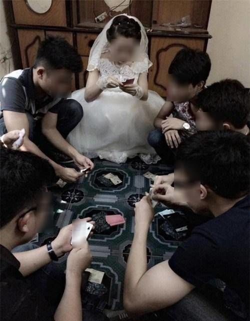 Cười té ghế với chùm ảnh những cô dâu siêu bá đạo trong ngày cưới