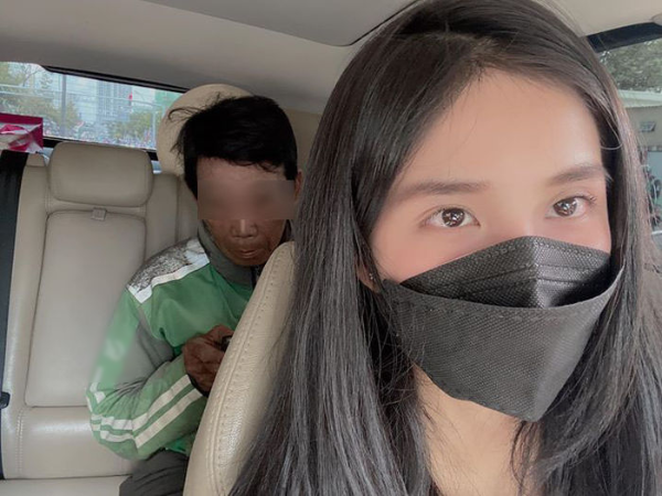 Thương chú xe ôm khắc khổ, cô gái mua tặng xe máy, điện thoại
