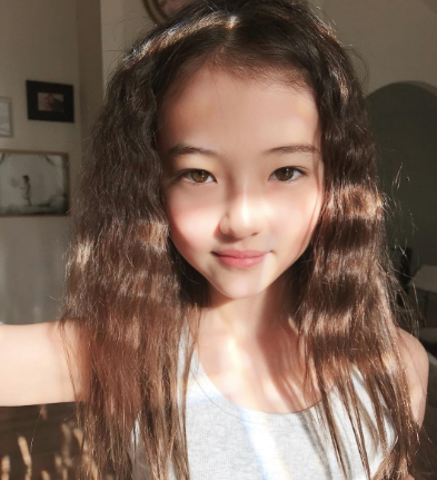 Có con gái xinh đẹp, ông bố hàng đêm lo lắng, chỉ mong con bớt xinh