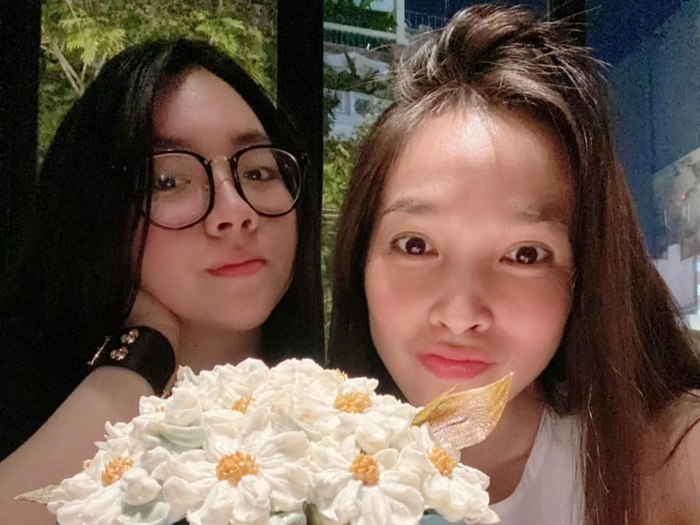 Con gái đã 18 nhưng nhan sắc Hiền Thục vẫn cứ ở mãi tuổi đôi mươi