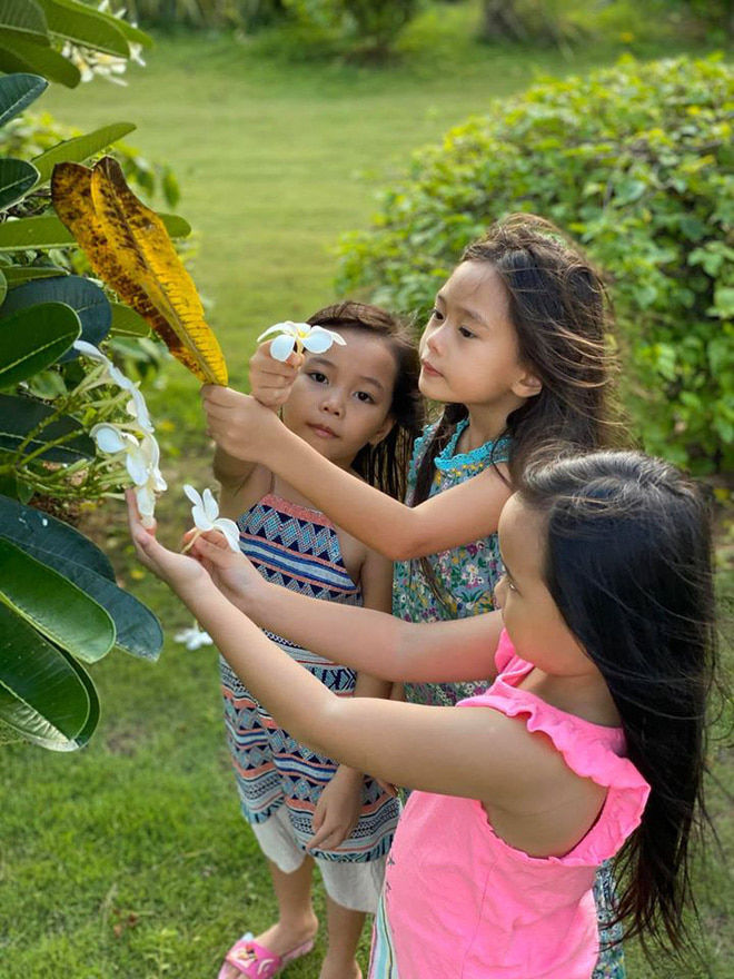 Con gái Đoan Trang mới 6 tuổi đã ra dáng mẫu ảnh