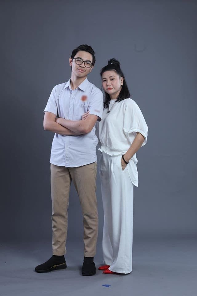 Con trai Cát Phượng lớn phổng phao ở tuổi 17
