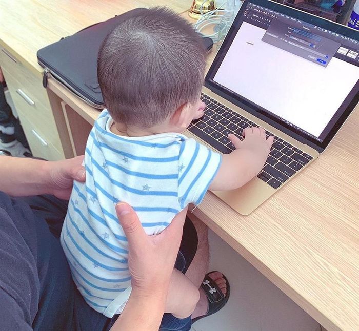 Con trai Lan Khuê: Hơn 5 tháng bi bô nói, 8 tháng đã tự đứng vững