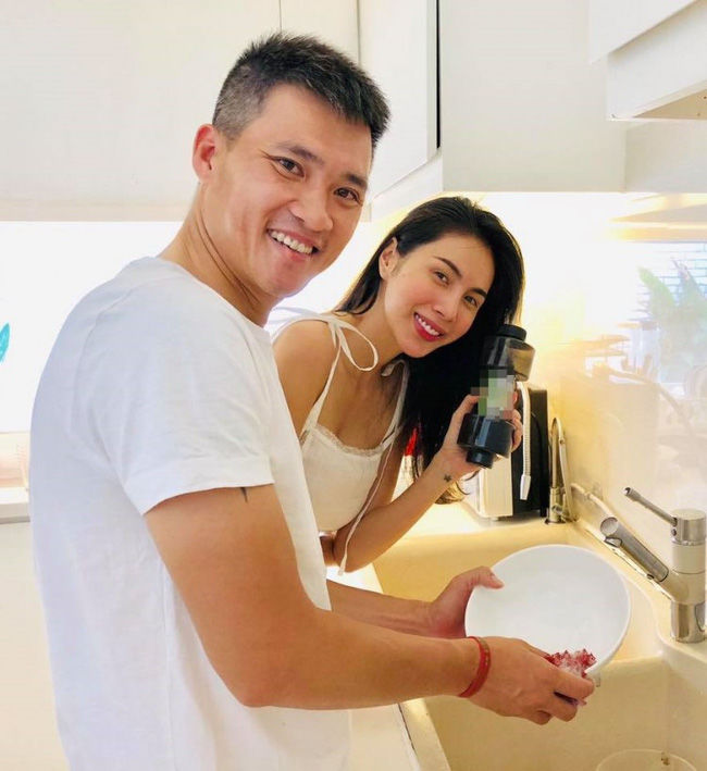Công Vinh sướng rơn khi nghe Thủy Tiên nói ở nhà vợ nuôi