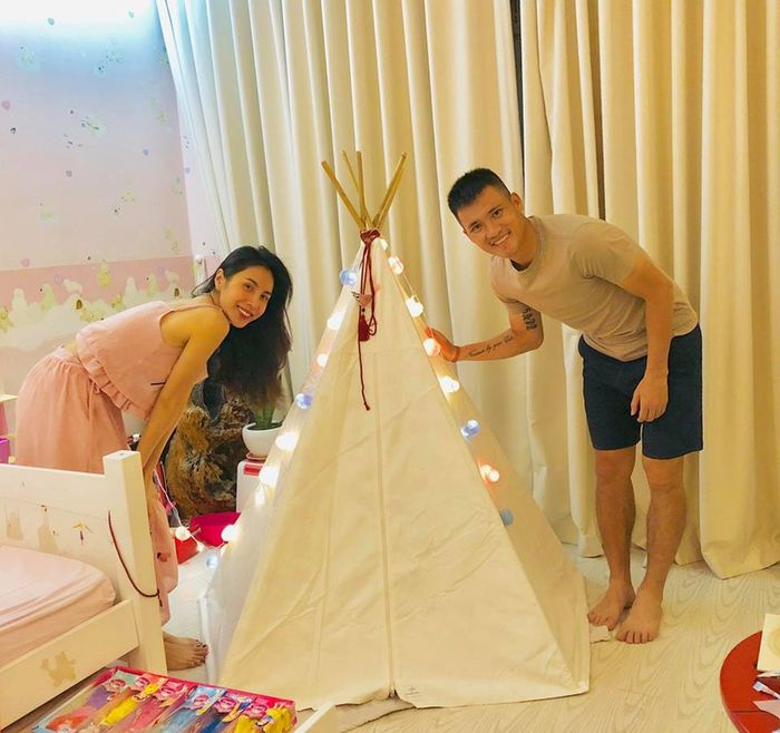 Công Vinh sướng rơn khi nghe Thủy Tiên nói ở nhà vợ nuôi