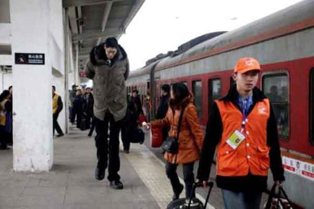 Cuộc sống người đàn ông cao nhất châu Á, lấy vợ 21 năm không có con