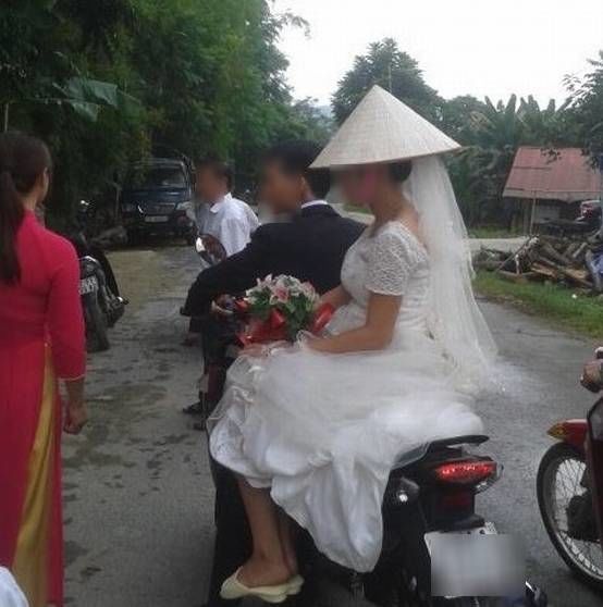 Cười té ghế với chùm ảnh những cô dâu siêu bá đạo trong ngày cưới