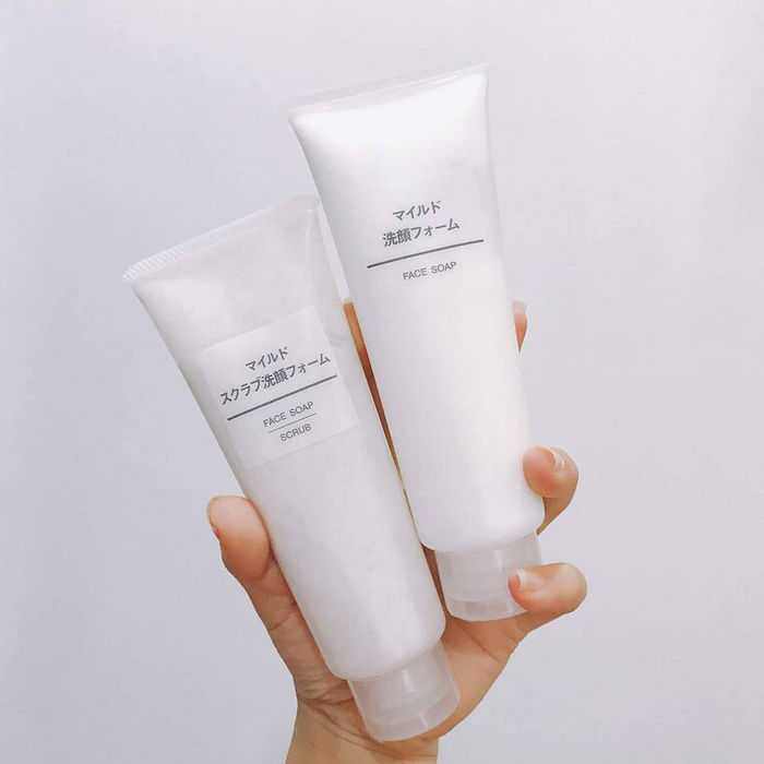 5 sữa rửa mặt tẩy da chết dùng là phê: Có dạng gel ngừa mụn, viêm