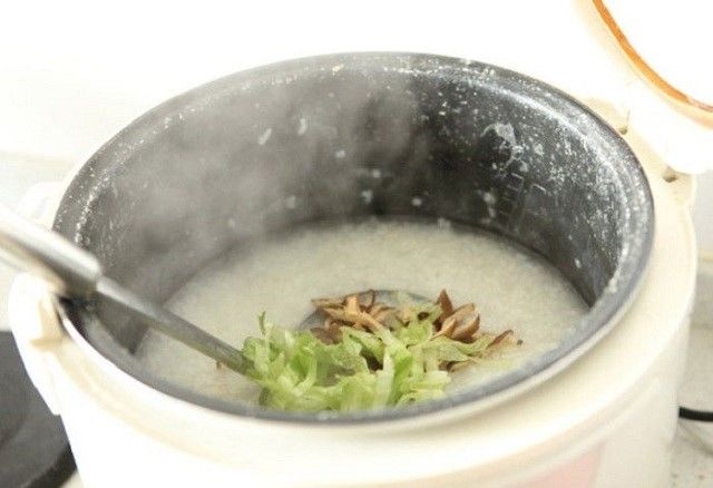 Để mâm nhiệt nồi cơm điện cáu bẩn thì đừng hỏi tại sao tiền điện tăng