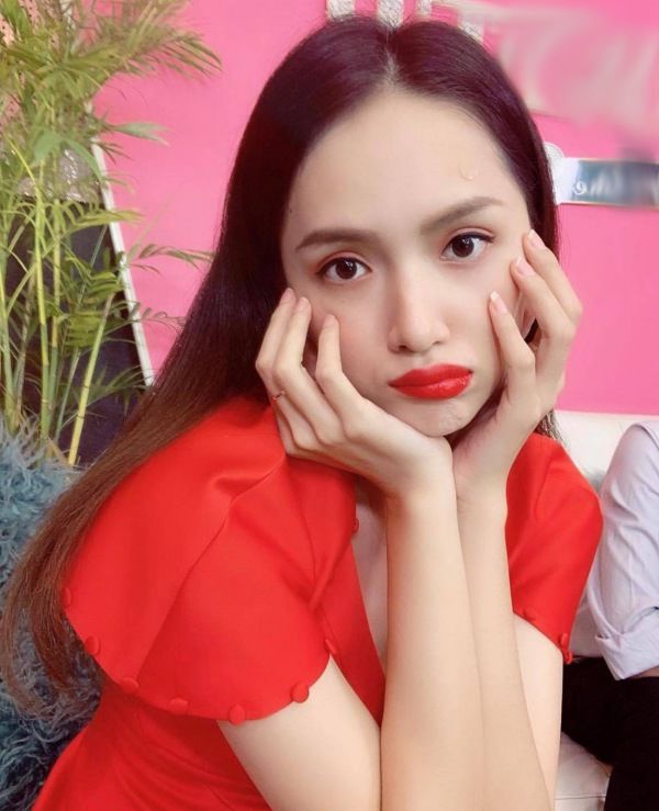 Chuộng kiểu nail của Bạch Cốt Tinh, Hương Giang vẫn được khen nức nở