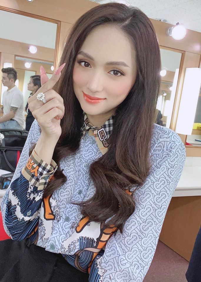 Chuộng kiểu nail của Bạch Cốt Tinh, Hương Giang vẫn được khen nức nở