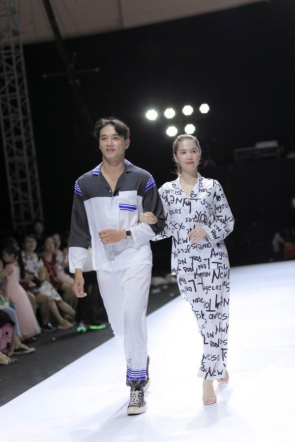 Đồ bộ đang bị chê ỏng chê eo: Ngọc Trinh chắc sẽ nhột lắm