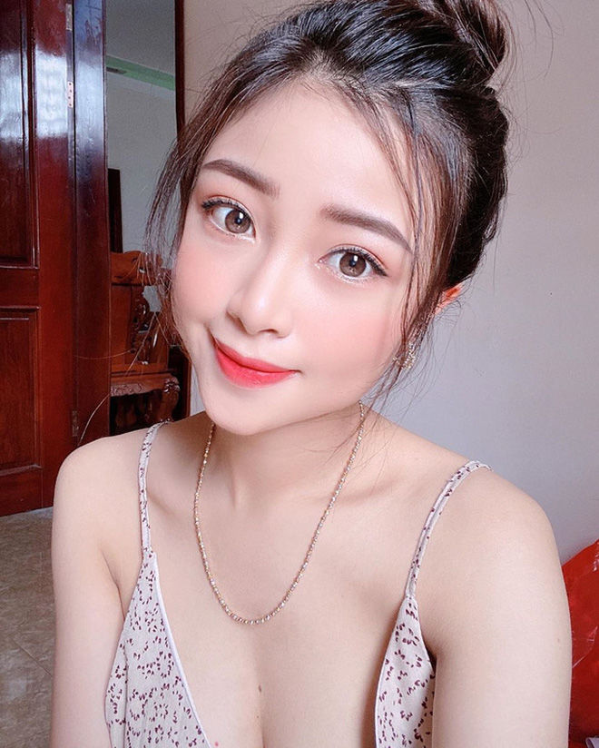 Đọ sắc vóc của dàn WAGs Việt: Yến Xuân táo bạo vẫn rén hơn Dianka