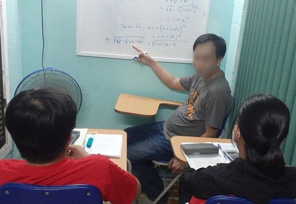 Bi kịch: Chàng trai cầm 5 cuốn sổ lấy thuốc trị tâm thần cho cả nhà