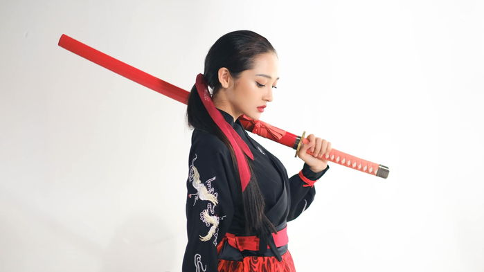 Đông Nhi bước sang tháng thứ 8 thai kỳ, Jun Phạm nấu ăn cho Sam