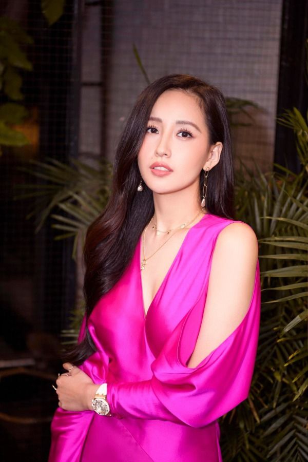 Đụng độ váy áo có là gì, Mai Phương Thúy dù đi sau vẫn nổi bật