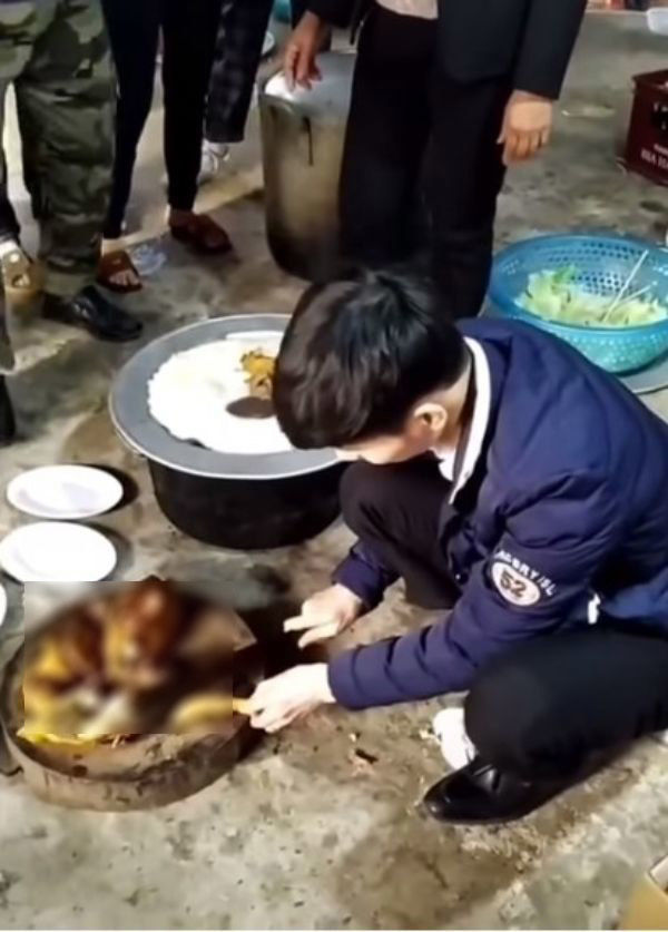 Được gọi đi thịt vịt, chàng rể chẳng biết làm còn chỉ tay năm ngón