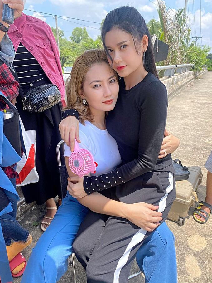 Jun Vũ đọ sắc với Linh Ka, Ngọc Trinh khoe eo con kiến