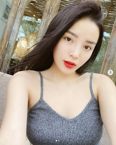Nhật Kim Anh nhắng nhít bên Ti Ti, Hương Giang ẩn ý cần người thương