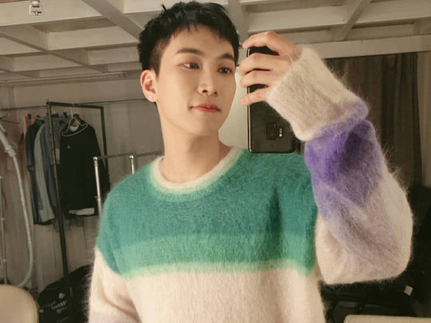 Mỹ nam Kbiz đụng hàng áo len: Song Joong Ki khoe nụ cười ngọt ngào
