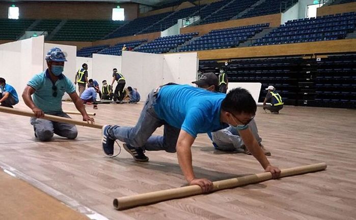 Hàng trăm công nhân gấp rút đưa BV dã chiến Đà Nẵng sớm hoạt động
